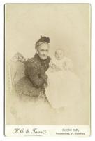 Портрет женщины с ребенком. Фотография