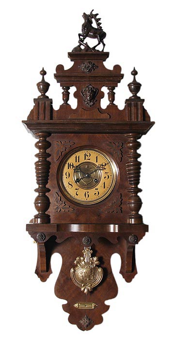 Старинные часы из дерева