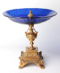 Ваза для фруктов (желтый металл, кобальтовое стекло) Россия, третья четверть XIX века