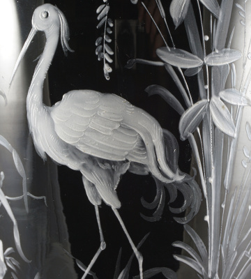 Ваза для цветов. Стекло, роспись белой эмалью, ручная работа. Высота 36 см. Западная Европа, середина ХХ века
