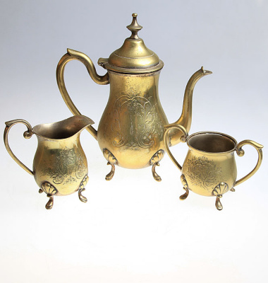 Кофейный набор из 3-х предметов. Металл, гравировка. Западная Европа, конец XIX века