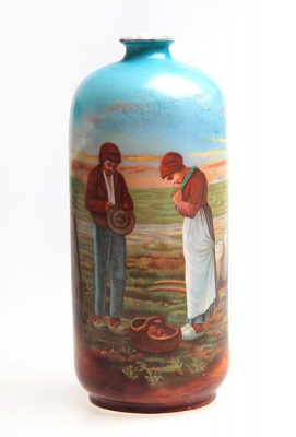 Бутылка для саке. Фарфор, ручная роспись. Япония(?), 1920-е гг.