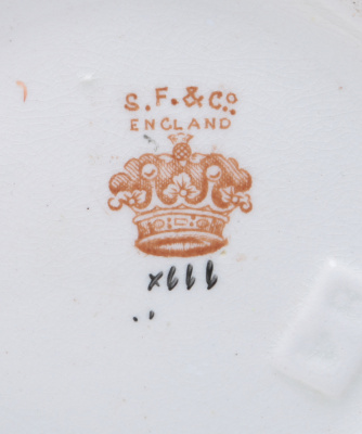 Вазы парные. Фаянс, роспись, золочение, глазуровка. Высота 21 см. Crown Devon, Великобритания, начало ХХ века