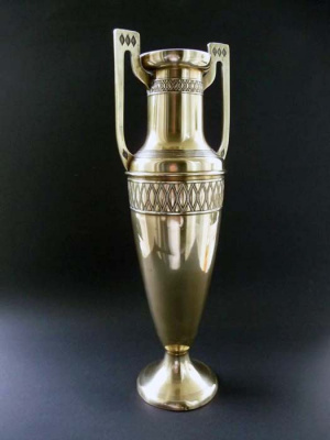 Ваза "Амфора". Латунь, чеканка, стекло. Австрия, 1900-е гг