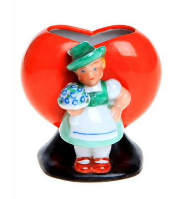 Статуэтка "Девочка с букетом цветов и алое сердце". Фарфор, роспись. Ильменау, Тюрингия, Германия. 1926 год