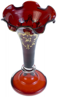 Ваза "Глория" викторианской эпохи. Рубиновое стекло, роспись, золочение. Высота 16 см. Западная Европа, конец ХIХ века