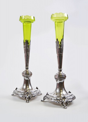 Парные вазы "Солифлоры". Белый металл, зеленое опаловое стекло. Франция, 1838 год