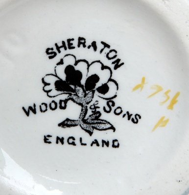 Ваза интерьерная "Шератон". Фаянс, роспись, глазуровка. Высота 24 см. Wood & Sons, Великобритания, первая половина ХХ века