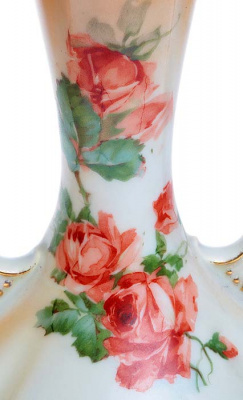Вазы парные "Розы" викторианской эпохи. Фарфор, роспись, золочение. Высота 22 см. Великобритания, конец ХIХ века