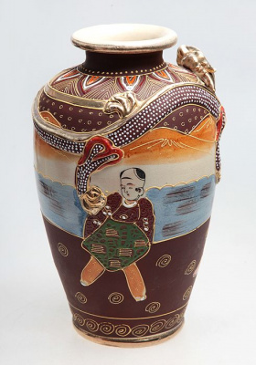 Ваза в стиле "мориаж" (moriage). Фарфор, ручная роспись, золочение. Satsuma, Япония, около 1930-х гг.