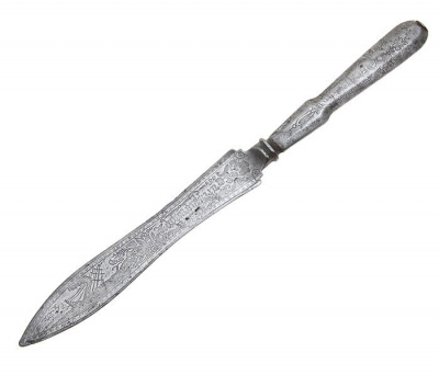 Столовый нож с пилой на обухе. Металл, серебрение, гравировка. Западная Европа, начало ХХ века