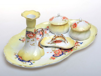 Набор для туалетного столика. Фарфор, деколь, роспись. Западная Европа, начало ХХ века