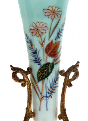 Ваза интерьерная эпохи Наполеона III. Опаловое стекло, цветные эмали, ручная роспись, золочение, бронза. Франция, около 1890-х гг.