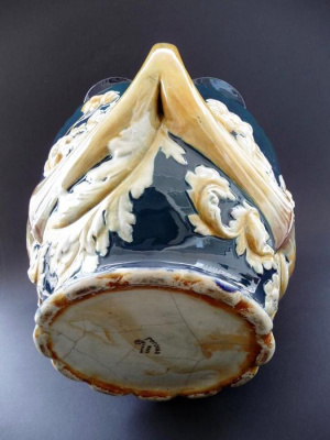 Кашпо ваза PECONIA. Фаянс, керамика, роспись. Англия, около 1905 года