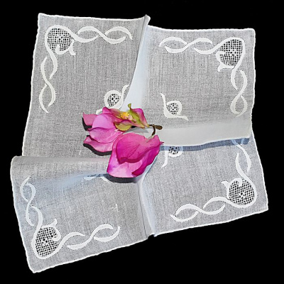 Платочек дамский, батист, вышивка "мадейра", ручная работа. 27 х 27 см. Великобритания, 1940-е годы